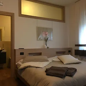 https://la-moneghina.hotelinveneto.com